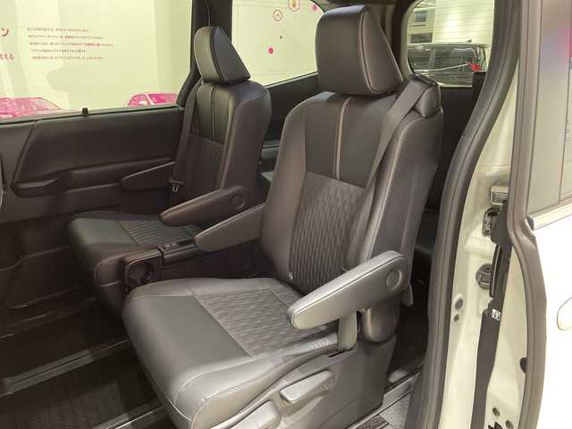 トヨタ ノア ハイブリッド S－Z 埼玉県 2022(令4)年 2.8万km ホワイトパールクリスタルシャイン トヨタセーフティセンス/純正8インチディスプレイオーディオ/　　BT/USB/Miracast/バックカメラ/レーダークルーズコントロール/両側パワースライドドア/ハーフレザーシート/シートヒーター/純正17インチアルミホイール/前後コーナーセンサー/LEDオートライト/AC100V電源/ステアリングスイッチ/スマートキー2本/ビルドインETC2.0