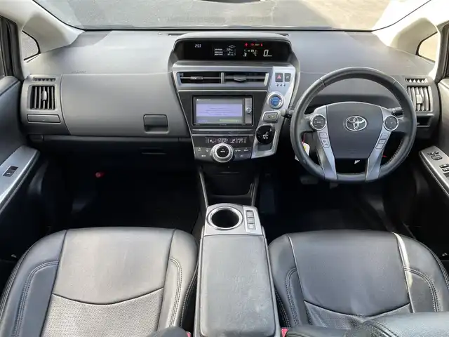 トヨタ プリウス α S 埼玉県 2014(平26)年 13.3万km アティチュードブラックマイカ (株)IDOMが運営する【じしゃロン川越店】の自社ローン専用車両になりますこちらは現金またはオートローンご利用時の価格です。自社ローンご希望の方は別途その旨お申付け下さい/プッシュスタート/社外ナビ/　・CD/DVD/　・フルセグTV/　・AM/FM/　・Bluetooth/　・iPod/ETC/前後ドライブレコーダー/バックカメラ/レザー調シートカバー/純正フロアマット/社外アルミW/電動格納ミラー/ドアバイザー/取扱説明書/保証書