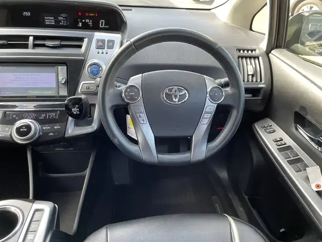 トヨタ プリウス α S 埼玉県 2014(平26)年 13.3万km アティチュードブラックマイカ (株)IDOMが運営する【じしゃロン川越店】の自社ローン専用車両になりますこちらは現金またはオートローンご利用時の価格です。自社ローンご希望の方は別途その旨お申付け下さい/プッシュスタート/社外ナビ/　・CD/DVD/　・フルセグTV/　・AM/FM/　・Bluetooth/　・iPod/ETC/前後ドライブレコーダー/バックカメラ/レザー調シートカバー/純正フロアマット/社外アルミW/電動格納ミラー/ドアバイザー/取扱説明書/保証書