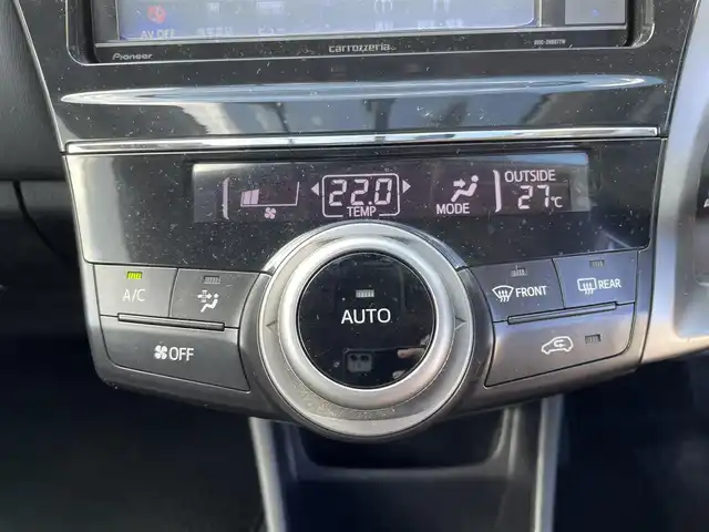 トヨタ プリウス α S 埼玉県 2014(平26)年 13.3万km アティチュードブラックマイカ (株)IDOMが運営する【じしゃロン川越店】の自社ローン専用車両になりますこちらは現金またはオートローンご利用時の価格です。自社ローンご希望の方は別途その旨お申付け下さい/プッシュスタート/社外ナビ/　・CD/DVD/　・フルセグTV/　・AM/FM/　・Bluetooth/　・iPod/ETC/前後ドライブレコーダー/バックカメラ/レザー調シートカバー/純正フロアマット/社外アルミW/電動格納ミラー/ドアバイザー/取扱説明書/保証書