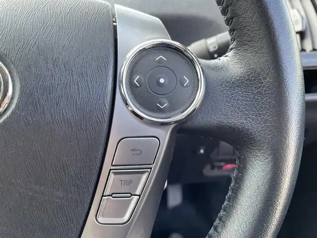 トヨタ プリウス α S 埼玉県 2014(平26)年 13.3万km アティチュードブラックマイカ (株)IDOMが運営する【じしゃロン川越店】の自社ローン専用車両になりますこちらは現金またはオートローンご利用時の価格です。自社ローンご希望の方は別途その旨お申付け下さい/プッシュスタート/社外ナビ/　・CD/DVD/　・フルセグTV/　・AM/FM/　・Bluetooth/　・iPod/ETC/前後ドライブレコーダー/バックカメラ/レザー調シートカバー/純正フロアマット/社外アルミW/電動格納ミラー/ドアバイザー/取扱説明書/保証書