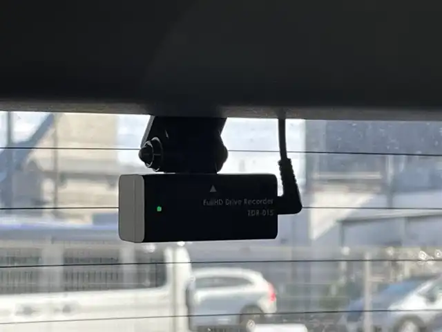 トヨタ プリウス α S 埼玉県 2014(平26)年 13.3万km アティチュードブラックマイカ (株)IDOMが運営する【じしゃロン川越店】の自社ローン専用車両になりますこちらは現金またはオートローンご利用時の価格です。自社ローンご希望の方は別途その旨お申付け下さい/プッシュスタート/社外ナビ/　・CD/DVD/　・フルセグTV/　・AM/FM/　・Bluetooth/　・iPod/ETC/前後ドライブレコーダー/バックカメラ/レザー調シートカバー/純正フロアマット/社外アルミW/電動格納ミラー/ドアバイザー/取扱説明書/保証書