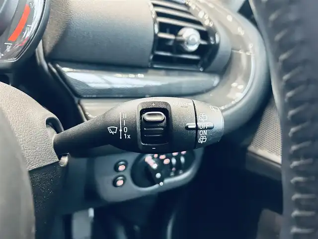 ＭＩＮＩ ミニ クラブマン バッキンガム 大阪府 2020(令2)年 2.8万km チリ・レッド インテリジェントセーフティ/コンパートメントP/ディスプレイリング/ACC/純正ナビ/純正16インチAW/LEDヘッドライト/デジタルインナーミラー/USB/Bluetooth/ETC