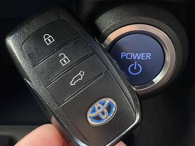 トヨタ ハリアー ハイブリッド G 三重県 2020(令2)年 2.4万km プレシャスブラックパール 禁煙車/純正８インチディスプレイオーディオ　/バックカメラ/デュアルオートAC/電子サイドブレーキ/ブレーキオートホールド/MTモード付きAT/革巻きステアリング/ステアリングスイッチ/トヨタセーフティセンス　/衝突被害軽減ブレーキ/LTA/RCTA/PKSB/RSA　/ブラインドスポットモニター　/前後クリアランスソナー/パワーバックドア/レーダークルーズコントロール　/１００Ｖ電源　/ドラレコ機能付きデジタルインナーミラー　　/純正ビルトインＥＴＣ2.0/DN席パワーシート/ハーフレザーシート