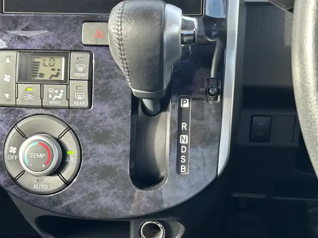 ダイハツ タント カスタム RS トップED SA Ⅲ 愛知県 2017(平29)年 2万km ファイアークォーツレッドM 純正フロアマット/サイドバイザー/両側パワースライドドア/純正SDナビ/FM/AM/Disc/フルセグTV/SD/BT/USB/HDMI/バックカメラ/衝突被害軽減ブレーキ/レーンキープアシスト/クリアランスソナー/15インチ純正AW/純正ドラレコ/社外ETC/アイドリングストップ/LEDヘッドライト/オートライト/オートハイビーム/フォグランプ/ベンチシート/運転席シートヒーター/ハーフレザーシート/取扱説明書/スマートキー/スペアキー