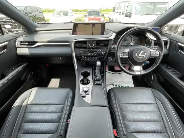 レクサス ＲＸ 300 Fスポーツ 佐賀県 2018(平30)年 5万km ホワイトノーヴァガラスフレーク パノラマルーフ/Lexus Safty System＋/・プリクラッシュセーフティ【PCS】/・レーンキーピングアシスト【LKA】/・ブラインドスポットモニター【BSM】/・インテリジェントクリアランスソナー/・レーダークルーズコントロール/純正12.3型ナビゲーション/・Bluetooth/CD/DVD/SD/フルセグTV/パノラミックビューモニター/ビルトインETC2.0/純正前方ドライブレコーダー【TZ-D101】/黒レザーシート/・DN席パワーシート/・DN席シートヒーター/シートベンチレーション/・D席メモリシート/革巻きステアリング/・ステアリングヒーター/・パドルシフト/・ステアリングリモコン/パワーバックドア/ヘッドアップディスプレイ/電子パーキング/AUTO HOLD機能/リアサンシェード/スマートキー/純正フロアマット/純正20インチアルミホイール/三眼フルLEDヘッドランプ/オートマチックハイビーム/LEDフロントフォグランプ/高輝度LEDコーナーリングランプ