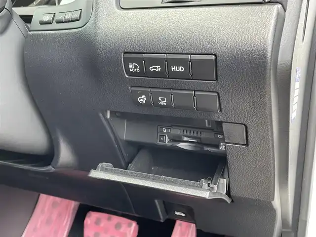 レクサス ＲＸ 300 Fスポーツ 佐賀県 2018(平30)年 5万km ホワイトノーヴァガラスフレーク パノラマルーフ/Lexus Safty System＋/・プリクラッシュセーフティ【PCS】/・レーンキーピングアシスト【LKA】/・ブラインドスポットモニター【BSM】/・インテリジェントクリアランスソナー/・レーダークルーズコントロール/純正12.3型ナビゲーション/・Bluetooth/CD/DVD/SD/フルセグTV/パノラミックビューモニター/ビルトインETC2.0/純正前方ドライブレコーダー【TZ-D101】/黒レザーシート/・DN席パワーシート/・DN席シートヒーター/シートベンチレーション/・D席メモリシート/革巻きステアリング/・ステアリングヒーター/・パドルシフト/・ステアリングリモコン/パワーバックドア/ヘッドアップディスプレイ/電子パーキング/AUTO HOLD機能/リアサンシェード/スマートキー/純正フロアマット/純正20インチアルミホイール/三眼フルLEDヘッドランプ/オートマチックハイビーム/LEDフロントフォグランプ/高輝度LEDコーナーリングランプ
