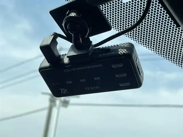 レクサス ＲＸ 300 Fスポーツ 佐賀県 2018(平30)年 5万km ホワイトノーヴァガラスフレーク パノラマルーフ/Lexus Safty System＋/・プリクラッシュセーフティ【PCS】/・レーンキーピングアシスト【LKA】/・ブラインドスポットモニター【BSM】/・インテリジェントクリアランスソナー/・レーダークルーズコントロール/純正12.3型ナビゲーション/・Bluetooth/CD/DVD/SD/フルセグTV/パノラミックビューモニター/ビルトインETC2.0/純正前方ドライブレコーダー【TZ-D101】/黒レザーシート/・DN席パワーシート/・DN席シートヒーター/シートベンチレーション/・D席メモリシート/革巻きステアリング/・ステアリングヒーター/・パドルシフト/・ステアリングリモコン/パワーバックドア/ヘッドアップディスプレイ/電子パーキング/AUTO HOLD機能/リアサンシェード/スマートキー/純正フロアマット/純正20インチアルミホイール/三眼フルLEDヘッドランプ/オートマチックハイビーム/LEDフロントフォグランプ/高輝度LEDコーナーリングランプ