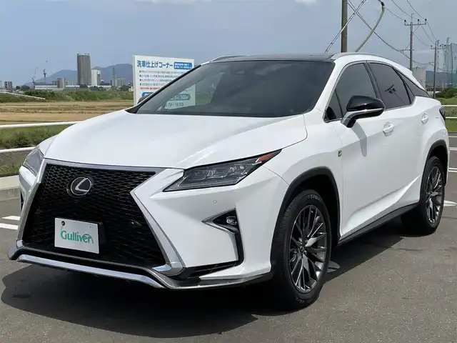 レクサス ＲＸ 300 Fスポーツ 佐賀県 2018(平30)年 5万km ホワイトノーヴァガラスフレーク パノラマルーフ/Lexus Safty System＋/・プリクラッシュセーフティ【PCS】/・レーンキーピングアシスト【LKA】/・ブラインドスポットモニター【BSM】/・インテリジェントクリアランスソナー/・レーダークルーズコントロール/純正12.3型ナビゲーション/・Bluetooth/CD/DVD/SD/フルセグTV/パノラミックビューモニター/ビルトインETC2.0/純正前方ドライブレコーダー【TZ-D101】/黒レザーシート/・DN席パワーシート/・DN席シートヒーター/シートベンチレーション/・D席メモリシート/革巻きステアリング/・ステアリングヒーター/・パドルシフト/・ステアリングリモコン/パワーバックドア/ヘッドアップディスプレイ/電子パーキング/AUTO HOLD機能/リアサンシェード/スマートキー/純正フロアマット/純正20インチアルミホイール/三眼フルLEDヘッドランプ/オートマチックハイビーム/LEDフロントフォグランプ/高輝度LEDコーナーリングランプ