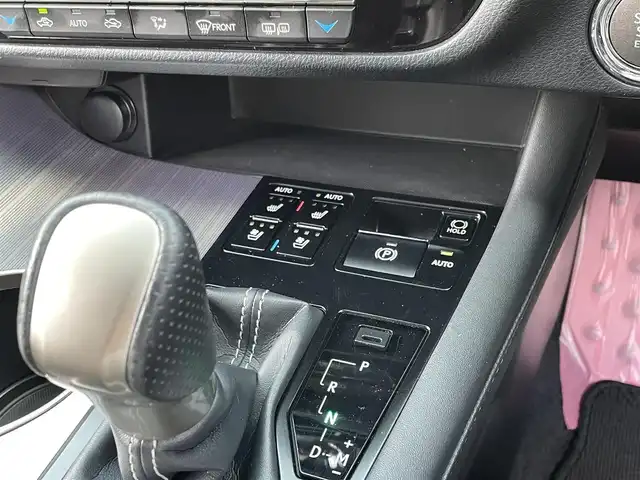 レクサス ＲＸ 300 Fスポーツ 佐賀県 2018(平30)年 5万km ホワイトノーヴァガラスフレーク パノラマルーフ/Lexus Safty System＋/・プリクラッシュセーフティ【PCS】/・レーンキーピングアシスト【LKA】/・ブラインドスポットモニター【BSM】/・インテリジェントクリアランスソナー/・レーダークルーズコントロール/純正12.3型ナビゲーション/・Bluetooth/CD/DVD/SD/フルセグTV/パノラミックビューモニター/ビルトインETC2.0/純正前方ドライブレコーダー【TZ-D101】/黒レザーシート/・DN席パワーシート/・DN席シートヒーター/シートベンチレーション/・D席メモリシート/革巻きステアリング/・ステアリングヒーター/・パドルシフト/・ステアリングリモコン/パワーバックドア/ヘッドアップディスプレイ/電子パーキング/AUTO HOLD機能/リアサンシェード/スマートキー/純正フロアマット/純正20インチアルミホイール/三眼フルLEDヘッドランプ/オートマチックハイビーム/LEDフロントフォグランプ/高輝度LEDコーナーリングランプ
