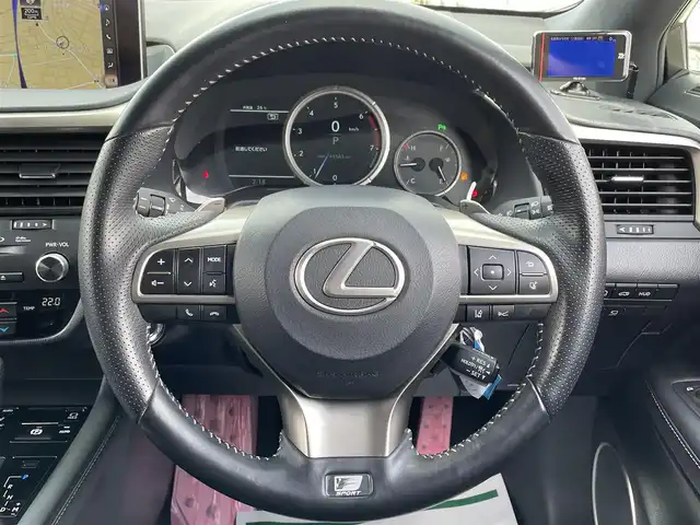 レクサス ＲＸ 300 Fスポーツ 佐賀県 2018(平30)年 5万km ホワイトノーヴァガラスフレーク パノラマルーフ/Lexus Safty System＋/・プリクラッシュセーフティ【PCS】/・レーンキーピングアシスト【LKA】/・ブラインドスポットモニター【BSM】/・インテリジェントクリアランスソナー/・レーダークルーズコントロール/純正12.3型ナビゲーション/・Bluetooth/CD/DVD/SD/フルセグTV/パノラミックビューモニター/ビルトインETC2.0/純正前方ドライブレコーダー【TZ-D101】/黒レザーシート/・DN席パワーシート/・DN席シートヒーター/シートベンチレーション/・D席メモリシート/革巻きステアリング/・ステアリングヒーター/・パドルシフト/・ステアリングリモコン/パワーバックドア/ヘッドアップディスプレイ/電子パーキング/AUTO HOLD機能/リアサンシェード/スマートキー/純正フロアマット/純正20インチアルミホイール/三眼フルLEDヘッドランプ/オートマチックハイビーム/LEDフロントフォグランプ/高輝度LEDコーナーリングランプ