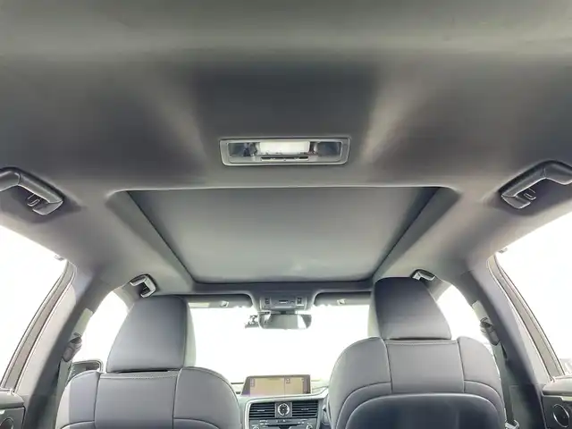 レクサス ＲＸ 300 Fスポーツ 佐賀県 2018(平30)年 5万km ホワイトノーヴァガラスフレーク パノラマルーフ/Lexus Safty System＋/・プリクラッシュセーフティ【PCS】/・レーンキーピングアシスト【LKA】/・ブラインドスポットモニター【BSM】/・インテリジェントクリアランスソナー/・レーダークルーズコントロール/純正12.3型ナビゲーション/・Bluetooth/CD/DVD/SD/フルセグTV/パノラミックビューモニター/ビルトインETC2.0/純正前方ドライブレコーダー【TZ-D101】/黒レザーシート/・DN席パワーシート/・DN席シートヒーター/シートベンチレーション/・D席メモリシート/革巻きステアリング/・ステアリングヒーター/・パドルシフト/・ステアリングリモコン/パワーバックドア/ヘッドアップディスプレイ/電子パーキング/AUTO HOLD機能/リアサンシェード/スマートキー/純正フロアマット/純正20インチアルミホイール/三眼フルLEDヘッドランプ/オートマチックハイビーム/LEDフロントフォグランプ/高輝度LEDコーナーリングランプ