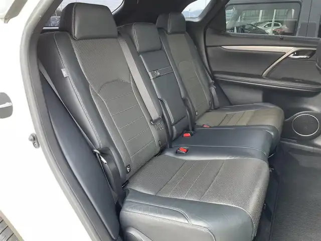 レクサス ＲＸ 300 Fスポーツ 佐賀県 2018(平30)年 5万km ホワイトノーヴァガラスフレーク パノラマルーフ/Lexus Safty System＋/・プリクラッシュセーフティ【PCS】/・レーンキーピングアシスト【LKA】/・ブラインドスポットモニター【BSM】/・インテリジェントクリアランスソナー/・レーダークルーズコントロール/純正12.3型ナビゲーション/・Bluetooth/CD/DVD/SD/フルセグTV/パノラミックビューモニター/ビルトインETC2.0/純正前方ドライブレコーダー【TZ-D101】/黒レザーシート/・DN席パワーシート/・DN席シートヒーター/シートベンチレーション/・D席メモリシート/革巻きステアリング/・ステアリングヒーター/・パドルシフト/・ステアリングリモコン/パワーバックドア/ヘッドアップディスプレイ/電子パーキング/AUTO HOLD機能/リアサンシェード/スマートキー/純正フロアマット/純正20インチアルミホイール/三眼フルLEDヘッドランプ/オートマチックハイビーム/LEDフロントフォグランプ/高輝度LEDコーナーリングランプ