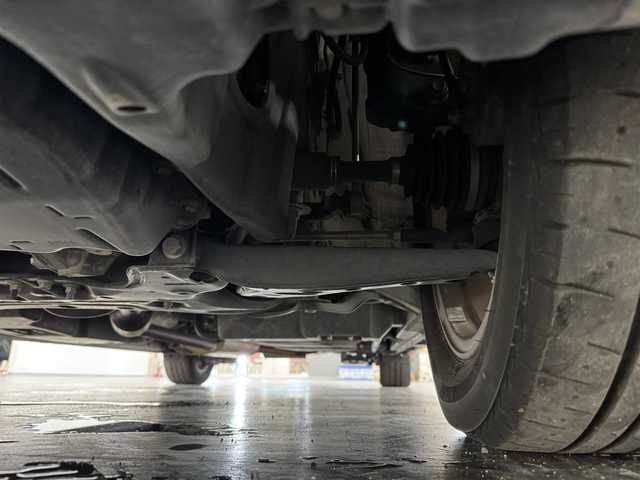 トヨタ ヴォクシー ZS 煌Ⅱ 三重県 2019(令1)年 6.3万km ホワイトパールクリスタルシャイン ガソリン/FF/MTモード付インパネCVT/純正 9インチナビ NSZT-Y68T/（AM/FM/CD/DVD/TV/SD/SDREC/Bluetooth）/純正 12.1インチ 後席フリップダウンモニター V12T-R68C/バックガイドモニター/両側パワースライドドア/ドライブレコーダー 前後/ビルトイン ETC/Toyota Safety Sense/・プリクラッシュセーフティ［PCS］/・レーンディパーチャーアラート［LDA］/・オートハイビーム［AHB］/・インテリジェントクリアランスソナー（パーキングサポートブレーキ［PKSB］（静止物））/装備/・クルーズコントロール/・左右独立オートエアコン/・後席独立オートエアコン/・オートライト/・LED ヘッドランプ＋フロントフォグランプ/・ステアリングスイッチ/・充電用USBジャック x2/・純正16inAW/・保/取/ナビ取/・スマートキーx2