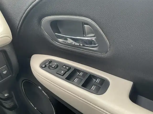 ホンダ ヴェゼル ハイブリッド Z スタイルED 宮崎県 2016(平28)年 8万km モルフォブルーP 純正ナビ/フルセグTV/CD/DVD/Bluetooth/USB/バックモニター/ドライブレコーダー/横滑り防止装置/前席シートヒーター/クルーズコントロール/アイドリングストップ/ステアリングスイッチ/純正17インチアルミホイール/純正フロアマット/プッシュスタート/スマートキー/ハーフレザー/ＥＴＣ/ＬＥＤ