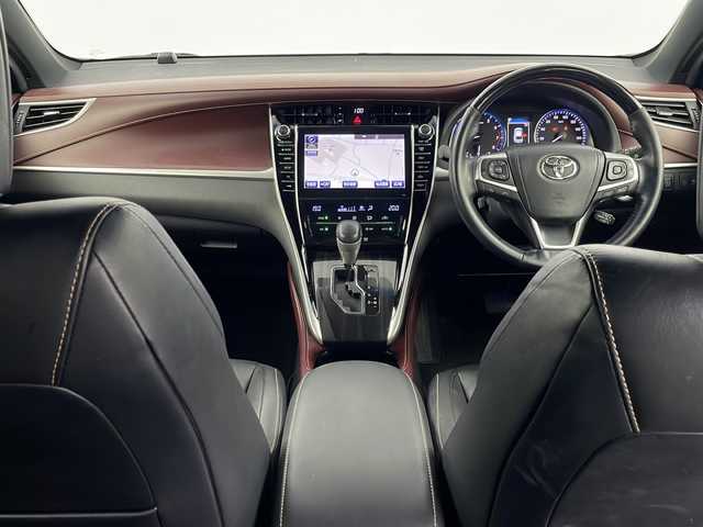 トヨタ ハリアー プレミアム 埼玉県 2017(平29)年 8.6万km ブラック 純正ナビ（AM・FM・TV・Bluetooth）/ビルトインETC2.0/前方ドライブレコーダー/バックカメラ/D席パワーシート/クルーズコントロール/先行車発進お知らせ機能/レーンキープアシスト/衝突軽減ブレーキ/盗難防止装置/コーナーセンサー/サンルーフ/電動リアゲート/プッシュスタート/アイドリングストップ/純正ドアバイザー/純正フロアマット/ウィンカーミラー/フロントフォグランプ/スマートキーｘ２/革巻きハンドル