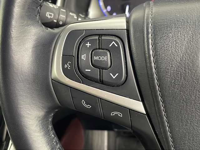 トヨタ ハリアー プレミアム 埼玉県 2017(平29)年 8.6万km ブラック 純正ナビ（AM・FM・TV・Bluetooth）/ビルトインETC2.0/前方ドライブレコーダー/バックカメラ/D席パワーシート/クルーズコントロール/先行車発進お知らせ機能/レーンキープアシスト/衝突軽減ブレーキ/盗難防止装置/コーナーセンサー/サンルーフ/電動リアゲート/プッシュスタート/アイドリングストップ/純正ドアバイザー/純正フロアマット/ウィンカーミラー/フロントフォグランプ/スマートキーｘ２/革巻きハンドル