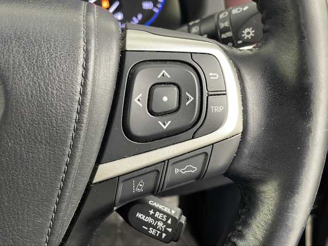 トヨタ ハリアー プレミアム 埼玉県 2017(平29)年 8.6万km ブラック 純正ナビ（AM・FM・TV・Bluetooth）/ビルトインETC2.0/前方ドライブレコーダー/バックカメラ/D席パワーシート/クルーズコントロール/先行車発進お知らせ機能/レーンキープアシスト/衝突軽減ブレーキ/盗難防止装置/コーナーセンサー/サンルーフ/電動リアゲート/プッシュスタート/アイドリングストップ/純正ドアバイザー/純正フロアマット/ウィンカーミラー/フロントフォグランプ/スマートキーｘ２/革巻きハンドル