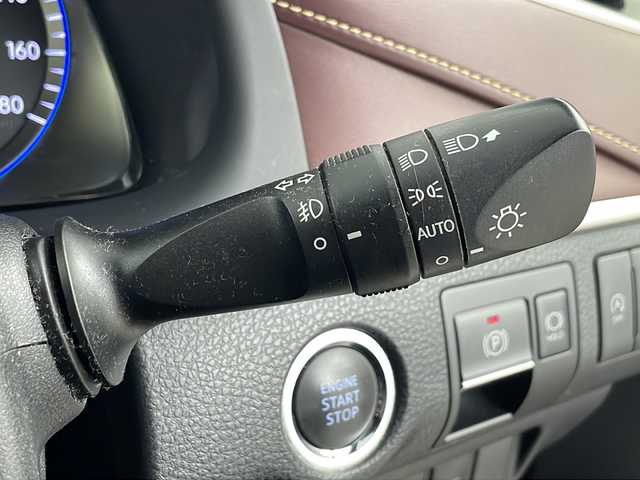 トヨタ ハリアー プレミアム 埼玉県 2017(平29)年 8.6万km ブラック 純正ナビ（AM・FM・TV・Bluetooth）/ビルトインETC2.0/前方ドライブレコーダー/バックカメラ/D席パワーシート/クルーズコントロール/先行車発進お知らせ機能/レーンキープアシスト/衝突軽減ブレーキ/盗難防止装置/コーナーセンサー/サンルーフ/電動リアゲート/プッシュスタート/アイドリングストップ/純正ドアバイザー/純正フロアマット/ウィンカーミラー/フロントフォグランプ/スマートキーｘ２/革巻きハンドル