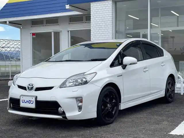 トヨタ プリウス G ツーリングセレクション 徳島県 2013(平25)年 10.1万km ホワイトパールクリスタルシャイン (株)IDOMが運営する【じしゃロン徳島店】の自社ローン専用車両になります。こちらは現金またはオートローンご利用時の価格です。自社ローンご希望の方は別途その旨お申付け下さい/純正８型ナビゲーション/（フルセグ/CD/DVD/MSV/BT）　/ハーフレザーシート　/ビルトインETC/ＬＥＤヘッドライト　/フォグランプ/ＥＶモード切替　/１７インチアルミホイール＆レグノタイヤ　/ウィンカーミラー/プッシュスタート/スマートキー　/電動格納ミラー/ステアリングリモコン/革巻きステアリング/オールオートパワーウインドウ/バックモニター　/AC100Vコンセント/純正フロアマット　/サイドバイザー