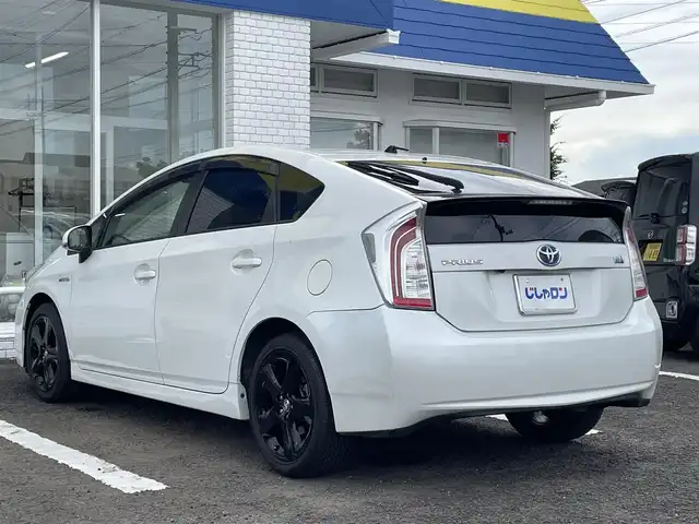 トヨタ プリウス G ツーリングセレクション 徳島県 2013(平25)年 10.1万km ホワイトパールクリスタルシャイン (株)IDOMが運営する【じしゃロン徳島店】の自社ローン専用車両になります。こちらは現金またはオートローンご利用時の価格です。自社ローンご希望の方は別途その旨お申付け下さい/純正８型ナビゲーション/（フルセグ/CD/DVD/MSV/BT）　/ハーフレザーシート　/ビルトインETC/ＬＥＤヘッドライト　/フォグランプ/ＥＶモード切替　/１７インチアルミホイール＆レグノタイヤ　/ウィンカーミラー/プッシュスタート/スマートキー　/電動格納ミラー/ステアリングリモコン/革巻きステアリング/オールオートパワーウインドウ/バックモニター　/AC100Vコンセント/純正フロアマット　/サイドバイザー