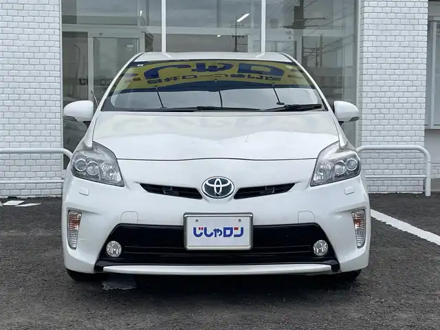 トヨタ プリウス G ツーリングセレクション 徳島県 2013(平25)年 10.1万km ホワイトパールクリスタルシャイン (株)IDOMが運営する【じしゃロン徳島店】の自社ローン専用車両になります。こちらは現金またはオートローンご利用時の価格です。自社ローンご希望の方は別途その旨お申付け下さい/純正８型ナビゲーション/（フルセグ/CD/DVD/MSV/BT）　/ハーフレザーシート　/ビルトインETC/ＬＥＤヘッドライト　/フォグランプ/ＥＶモード切替　/１７インチアルミホイール＆レグノタイヤ　/ウィンカーミラー/プッシュスタート/スマートキー　/電動格納ミラー/ステアリングリモコン/革巻きステアリング/オールオートパワーウインドウ/バックモニター　/AC100Vコンセント/純正フロアマット　/サイドバイザー