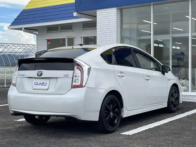 トヨタ プリウス G ツーリングセレクション 徳島県 2013(平25)年 10.1万km ホワイトパールクリスタルシャイン (株)IDOMが運営する【じしゃロン徳島店】の自社ローン専用車両になります。こちらは現金またはオートローンご利用時の価格です。自社ローンご希望の方は別途その旨お申付け下さい/純正８型ナビゲーション/（フルセグ/CD/DVD/MSV/BT）　/ハーフレザーシート　/ビルトインETC/ＬＥＤヘッドライト　/フォグランプ/ＥＶモード切替　/１７インチアルミホイール＆レグノタイヤ　/ウィンカーミラー/プッシュスタート/スマートキー　/電動格納ミラー/ステアリングリモコン/革巻きステアリング/オールオートパワーウインドウ/バックモニター　/AC100Vコンセント/純正フロアマット　/サイドバイザー
