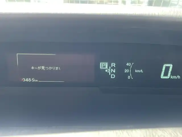 トヨタ プリウス G ツーリングセレクション 徳島県 2013(平25)年 10.1万km ホワイトパールクリスタルシャイン (株)IDOMが運営する【じしゃロン徳島店】の自社ローン専用車両になります。こちらは現金またはオートローンご利用時の価格です。自社ローンご希望の方は別途その旨お申付け下さい/純正８型ナビゲーション/（フルセグ/CD/DVD/MSV/BT）　/ハーフレザーシート　/ビルトインETC/ＬＥＤヘッドライト　/フォグランプ/ＥＶモード切替　/１７インチアルミホイール＆レグノタイヤ　/ウィンカーミラー/プッシュスタート/スマートキー　/電動格納ミラー/ステアリングリモコン/革巻きステアリング/オールオートパワーウインドウ/バックモニター　/AC100Vコンセント/純正フロアマット　/サイドバイザー