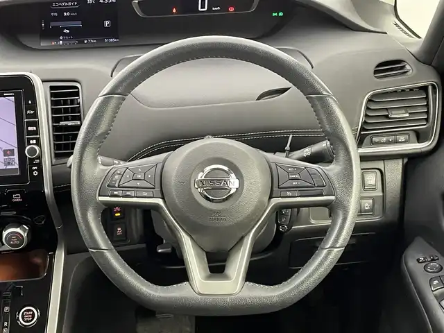 日産 セレナ ハイウェイスター 埼玉県 2017(平29)年 5.2万km ダイヤモンドブラック 純正９インチナビ　フリップダウンモニター　アラウンドビューモニター　ビルトインＥＴＣ　ドライブレコーダー　クルーズコントロール　純正アルミホイール　スマートキー　プッシュスタート　オートライト　地デジ