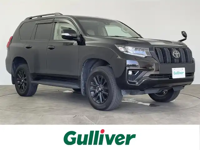 トヨタ ランドクルーザー プラド TX Lパッケージ マットブラED 大分県 2023(令5)年 4.9万km ブラック 7人乗り/サンルーフ/寒冷地仕様/Toyota Safety Sense/・プリクラッシュセーフティ/・レーンディパーチャーアラート/（ヨーアシスト機能付）/・オートマチックハイビーム/・レーダークルーズコントロール（ブレーキ制御付）/・ロードサインアシスト/パーキングサポートブレーキ（前後方静止物）/社外9型ナビ　型式：X9NX/【フルセグTV、DVD再生可、BT対応、HDMI】/ステアリングスイッチ/バックカメラ/社外フリップダウンモニター/ビルトインETC/社外ドライブレコーダー（前後）/ベージュ革シート/・前席パワーシート/・前席シートヒーター/前席ベンチレーション/純正フロアマット/オートライト/LEDヘッドライト/LEDフォグ/クリアランスソナー/純正18インチアルミホイール/保証書