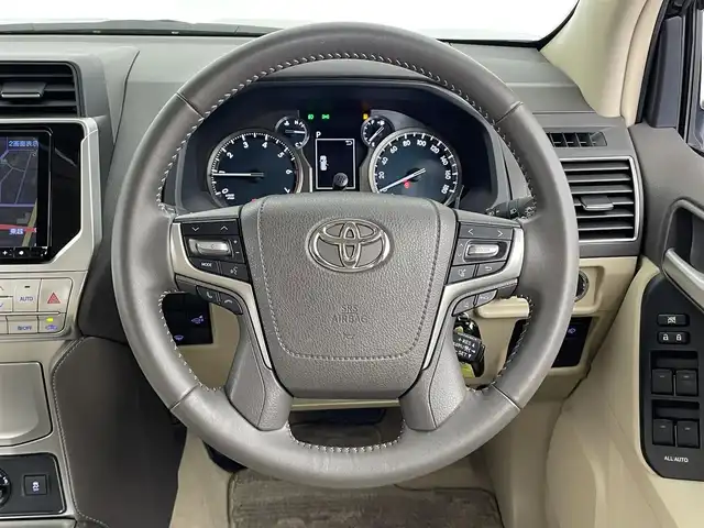 トヨタ ランドクルーザー プラド TX Lパッケージ マットブラED 大分県 2023(令5)年 4.9万km ブラック 7人乗り/サンルーフ/寒冷地仕様/Toyota Safety Sense/・プリクラッシュセーフティ/・レーンディパーチャーアラート/（ヨーアシスト機能付）/・オートマチックハイビーム/・レーダークルーズコントロール（ブレーキ制御付）/・ロードサインアシスト/パーキングサポートブレーキ（前後方静止物）/社外9型ナビ　型式：X9NX/【フルセグTV、DVD再生可、BT対応、HDMI】/ステアリングスイッチ/バックカメラ/社外フリップダウンモニター/ビルトインETC/社外ドライブレコーダー（前後）/ベージュ革シート/・前席パワーシート/・前席シートヒーター/前席ベンチレーション/純正フロアマット/オートライト/LEDヘッドライト/LEDフォグ/クリアランスソナー/純正18インチアルミホイール/保証書