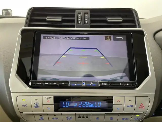 トヨタ ランドクルーザー プラド TX Lパッケージ マットブラED 大分県 2023(令5)年 4.9万km ブラック 7人乗り/サンルーフ/寒冷地仕様/Toyota Safety Sense/・プリクラッシュセーフティ/・レーンディパーチャーアラート/（ヨーアシスト機能付）/・オートマチックハイビーム/・レーダークルーズコントロール（ブレーキ制御付）/・ロードサインアシスト/パーキングサポートブレーキ（前後方静止物）/社外9型ナビ　型式：X9NX/【フルセグTV、DVD再生可、BT対応、HDMI】/ステアリングスイッチ/バックカメラ/社外フリップダウンモニター/ビルトインETC/社外ドライブレコーダー（前後）/ベージュ革シート/・前席パワーシート/・前席シートヒーター/前席ベンチレーション/純正フロアマット/オートライト/LEDヘッドライト/LEDフォグ/クリアランスソナー/純正18インチアルミホイール/保証書