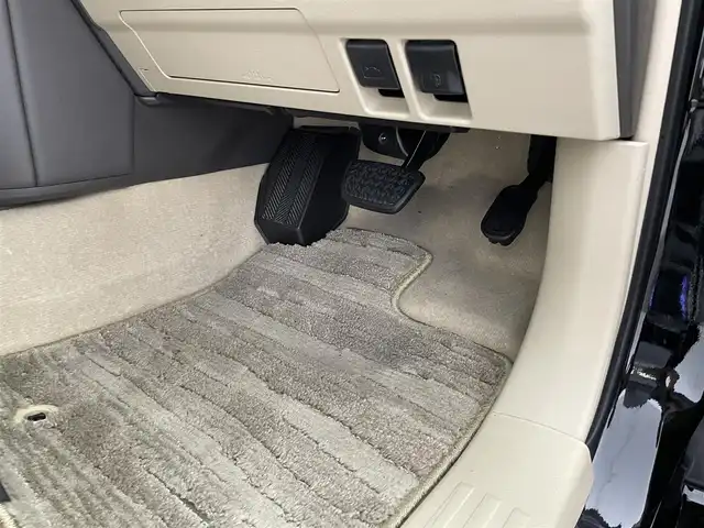 トヨタ ランドクルーザー プラド TX Lパッケージ マットブラED 大分県 2023(令5)年 4.9万km ブラック 7人乗り/サンルーフ/寒冷地仕様/Toyota Safety Sense/・プリクラッシュセーフティ/・レーンディパーチャーアラート/（ヨーアシスト機能付）/・オートマチックハイビーム/・レーダークルーズコントロール（ブレーキ制御付）/・ロードサインアシスト/パーキングサポートブレーキ（前後方静止物）/社外9型ナビ　型式：X9NX/【フルセグTV、DVD再生可、BT対応、HDMI】/ステアリングスイッチ/バックカメラ/社外フリップダウンモニター/ビルトインETC/社外ドライブレコーダー（前後）/ベージュ革シート/・前席パワーシート/・前席シートヒーター/前席ベンチレーション/純正フロアマット/オートライト/LEDヘッドライト/LEDフォグ/クリアランスソナー/純正18インチアルミホイール/保証書