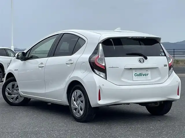 トヨタ アクア S 島根県 2019(令1)年 5.7万km スーパーホワイトⅡ トヨタセーフティセンス/・プリクラッシュセーフティ/・オートマチックハイビーム /・LDA/純正ナビ/CD/ワンセグTV/Bluetooth/バックカメラ/オートライト/スマートキー/スペアキー /プッシュスタート /フロアマット/コーナーセンサー