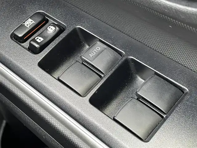 トヨタ アクア S 島根県 2019(令1)年 5.7万km スーパーホワイトⅡ トヨタセーフティセンス/・プリクラッシュセーフティ/・オートマチックハイビーム /・LDA/純正ナビ/CD/ワンセグTV/Bluetooth/バックカメラ/オートライト/スマートキー/スペアキー /プッシュスタート /フロアマット/コーナーセンサー