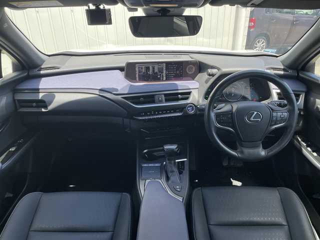 レクサス ＵＸ 富山県 2020(令2)年 5.1万km ソニッククォーツ メーカーナビ/パノラミックビューモニター/フルセグＴＶ/Blu-ray再生/DVD再生/Bluetooth/革シート/セーフティセンス/シートヒータ/パワーシート/パワーバックドア/レーダークルーズコントロール/レーンディパーチャーアラート/ブラインドスポットモニター/オートマチックハイビーム/コーナーセンサー/LEDオートライト/LEDフォグライト/スマートキー/プッシュスタートエンジン