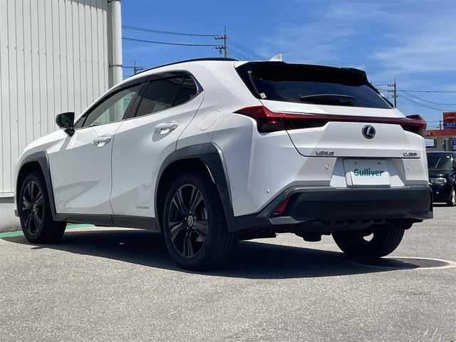レクサス ＵＸ 富山県 2020(令2)年 5.1万km ソニッククォーツ メーカーナビ/パノラミックビューモニター/フルセグＴＶ/Blu-ray再生/DVD再生/Bluetooth/革シート/セーフティセンス/シートヒータ/パワーシート/パワーバックドア/レーダークルーズコントロール/レーンディパーチャーアラート/ブラインドスポットモニター/オートマチックハイビーム/コーナーセンサー/LEDオートライト/LEDフォグライト/スマートキー/プッシュスタートエンジン