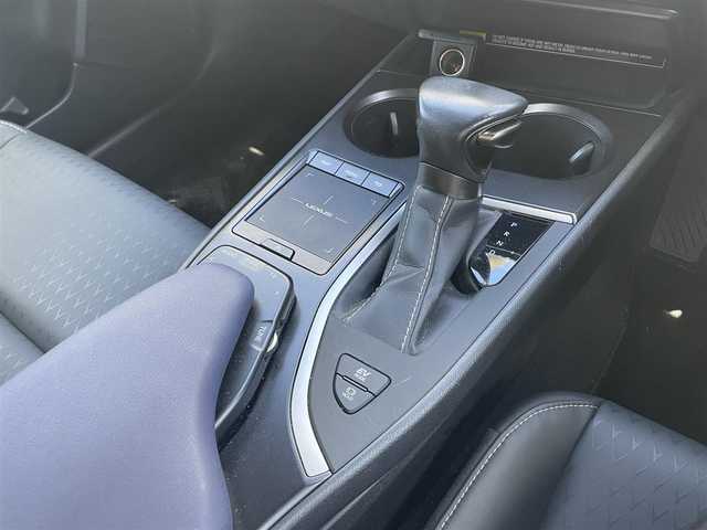 レクサス ＵＸ 富山県 2020(令2)年 5.1万km ソニッククォーツ メーカーナビ/パノラミックビューモニター/フルセグＴＶ/Blu-ray再生/DVD再生/Bluetooth/革シート/セーフティセンス/シートヒータ/パワーシート/パワーバックドア/レーダークルーズコントロール/レーンディパーチャーアラート/ブラインドスポットモニター/オートマチックハイビーム/コーナーセンサー/LEDオートライト/LEDフォグライト/スマートキー/プッシュスタートエンジン