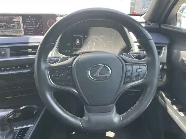 レクサス ＵＸ 富山県 2020(令2)年 5.1万km ソニッククォーツ メーカーナビ/パノラミックビューモニター/フルセグＴＶ/Blu-ray再生/DVD再生/Bluetooth/革シート/セーフティセンス/シートヒータ/パワーシート/パワーバックドア/レーダークルーズコントロール/レーンディパーチャーアラート/ブラインドスポットモニター/オートマチックハイビーム/コーナーセンサー/LEDオートライト/LEDフォグライト/スマートキー/プッシュスタートエンジン