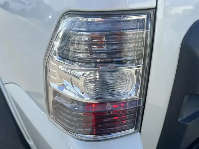 三菱 パジェロ ロング エクシード 秋田県 2012(平24)年 13.4万km ウォームホワイトパール ４WD/ターボ/社外メモリナビ/フルセグ/バックカメラ/社外17インチアルミ（夏タイヤ装着）/MTモード付AT/クルーズコントロール追従走行無/ステアリングスイッチ/前席シートヒーター/センターデフロック/ビルトインETC/ディーゼル微粒子フィルター/ルーフキャリア/ヒッチメンバー/100V充電/純正フロアマット/純正ドアバイザー/オートライト/オートエアコン/パワーステアリング/パワーウィンドウ/横滑り防止/盗難防止装置/電動格納ウィンカーミラー/キーレスエントリー/保証書/取扱説明書/記録簿
