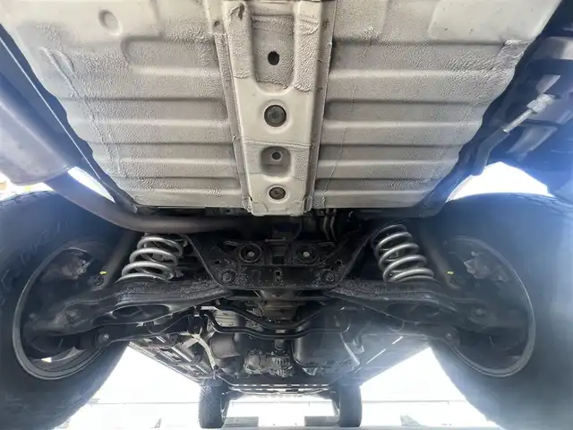 三菱 パジェロ ロング エクシード 秋田県 2012(平24)年 13.4万km ウォームホワイトパール ４WD/ターボ/社外メモリナビ/フルセグ/バックカメラ/社外17インチアルミ（夏タイヤ装着）/MTモード付AT/クルーズコントロール追従走行無/ステアリングスイッチ/前席シートヒーター/センターデフロック/ビルトインETC/ディーゼル微粒子フィルター/ルーフキャリア/ヒッチメンバー/100V充電/純正フロアマット/純正ドアバイザー/オートライト/オートエアコン/パワーステアリング/パワーウィンドウ/横滑り防止/盗難防止装置/電動格納ウィンカーミラー/キーレスエントリー/保証書/取扱説明書/記録簿