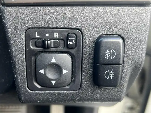 三菱 パジェロ ロング エクシード 秋田県 2012(平24)年 13.4万km ウォームホワイトパール ４WD/ターボ/社外メモリナビ/フルセグ/バックカメラ/社外17インチアルミ（夏タイヤ装着）/MTモード付AT/クルーズコントロール追従走行無/ステアリングスイッチ/前席シートヒーター/センターデフロック/ビルトインETC/ディーゼル微粒子フィルター/ルーフキャリア/ヒッチメンバー/100V充電/純正フロアマット/純正ドアバイザー/オートライト/オートエアコン/パワーステアリング/パワーウィンドウ/横滑り防止/盗難防止装置/電動格納ウィンカーミラー/キーレスエントリー/保証書/取扱説明書/記録簿