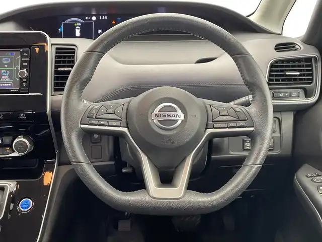 日産 セレナ e－パワー ハイウェイスター V 栃木県 2020(令2)年 5.4万km ブリリアントホワイトパール 純正SDナビ【MM319D-W】/（CD/DVD/フルセグTV/Bluetooth/SD/AUX）/全方位カメラ/純正サイド＆リアアンダーエアロ/コーナーセンサー/ETC/前方ドライブレコーダー【DJ4-D】/両側パワースライドドア/ハンズフリースライドドア/禁煙車/オートライト/LEDヘッドライト/横滑り防止装置/フォグランプ/スマートキー/プッシュスタート/ステアリングスイッチ/ウィンカーミラー/純正15インチアルミホイール/純正フロアマット/ドアバイザー/シートバックテーブル/BSM
