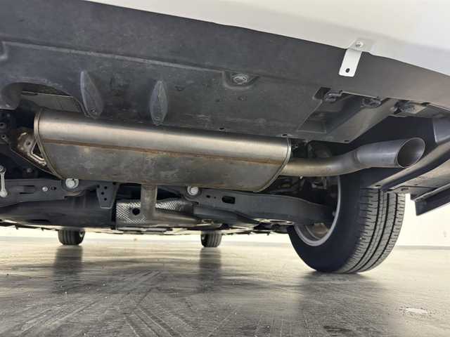 トヨタ プリウス S 三重県 2019(令1)年 7.9万km ホワイトパールクリスタルシャイン ハイブリッド/FF/インパネCVT/純正 9インチナビ NSZT-Y68T/（FM/AM/CD/DVD/TV/SDREC/SD/Bluetooth）/バックガイドモニター/社外フルエアロ（F/S/R下）/ドライブレコーダー 前方/ビルトイン ETC/Toyota Safety Sense/・プリクラッシュセーフティ［PCS］/・レーンディパーチャーアラート［LDA］（ハンドル支援・ふらつき警報機能付）/・レーダークルコン（全車速追従機能付）/・オートハイビーム/・【OP】インテリジェントクリアランスソナー［パーキングサポートブレーキ（静止物）］/・横滑り防止装置/・車両接近通報装置/装備/・オートエアコン/・オートライト/・LED ヘッドライト/・プッシュスタート/・ステアリングスイッチ/・純正 15インチアルミホイール（ホイールキャップ付）/・保/取/ナビ取/・スマートキーx2/など