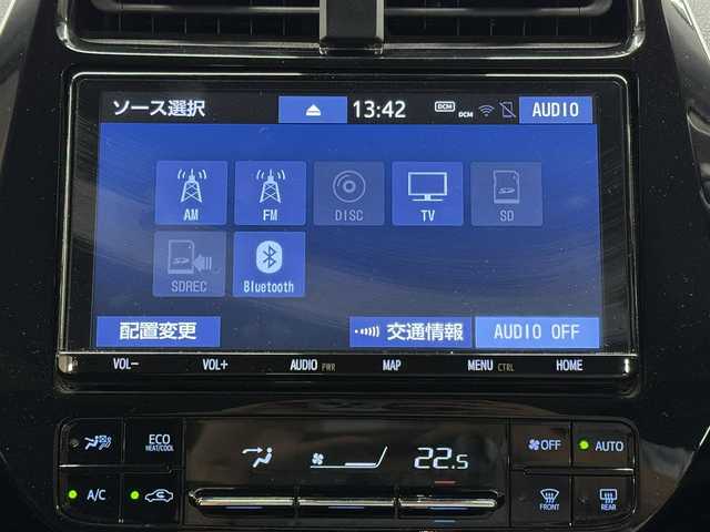 トヨタ プリウス S 三重県 2019(令1)年 7.9万km ホワイトパールクリスタルシャイン ハイブリッド/FF/インパネCVT/純正 9インチナビ NSZT-Y68T/（FM/AM/CD/DVD/TV/SDREC/SD/Bluetooth）/バックガイドモニター/社外フルエアロ（F/S/R下）/ドライブレコーダー 前方/ビルトイン ETC/Toyota Safety Sense/・プリクラッシュセーフティ［PCS］/・レーンディパーチャーアラート［LDA］（ハンドル支援・ふらつき警報機能付）/・レーダークルコン（全車速追従機能付）/・オートハイビーム/・【OP】インテリジェントクリアランスソナー［パーキングサポートブレーキ（静止物）］/・横滑り防止装置/・車両接近通報装置/装備/・オートエアコン/・オートライト/・LED ヘッドライト/・プッシュスタート/・ステアリングスイッチ/・純正 15インチアルミホイール（ホイールキャップ付）/・保/取/ナビ取/・スマートキーx2/など