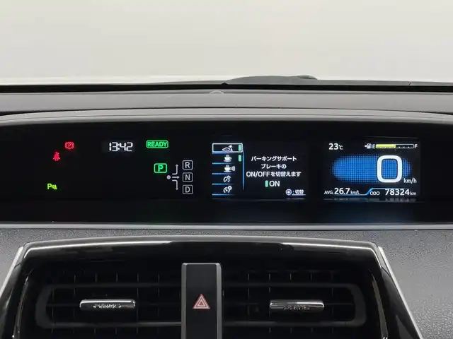 トヨタ プリウス S 三重県 2019(令1)年 7.9万km ホワイトパールクリスタルシャイン ハイブリッド/FF/インパネCVT/純正 9インチナビ NSZT-Y68T/（FM/AM/CD/DVD/TV/SDREC/SD/Bluetooth）/バックガイドモニター/社外フルエアロ（F/S/R下）/ドライブレコーダー 前方/ビルトイン ETC/Toyota Safety Sense/・プリクラッシュセーフティ［PCS］/・レーンディパーチャーアラート［LDA］（ハンドル支援・ふらつき警報機能付）/・レーダークルコン（全車速追従機能付）/・オートハイビーム/・【OP】インテリジェントクリアランスソナー［パーキングサポートブレーキ（静止物）］/・横滑り防止装置/・車両接近通報装置/装備/・オートエアコン/・オートライト/・LED ヘッドライト/・プッシュスタート/・ステアリングスイッチ/・純正 15インチアルミホイール（ホイールキャップ付）/・保/取/ナビ取/・スマートキーx2/など