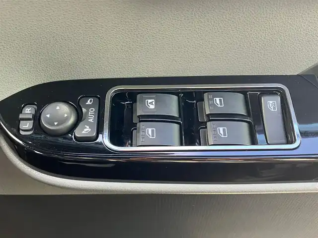 ダイハツ タント カスタム RS セレクション 静岡県 2020(令2)年 2.5万km レーザーブルークリスタルシャイン 純正9インチナビ（CD/DVD/BT/フルセグ）/バックカメラ/ドライブレコーダー/ETC/レーダークルーズコントロール/レーンキープアシスト/取扱説明書/スマートキー/スペアキー１本/USB入力端子/両側パワースライドドア/ハーフレザーシート/D席N席シートヒーター/純正アルミホイール/純正フロアマット/パワーウィンドウ/パワーステアリング/エンジンスタートボタン/アイドリングストップ/オートエアコン/ベンチシート/横滑り防止装置/コーナーセンサー前後/盗難防止装置/オートライト/オートマチックハイビーム/LEDヘッドライト/W+サイドエアバッグ/カーテンエアバック/衝突軽減システム