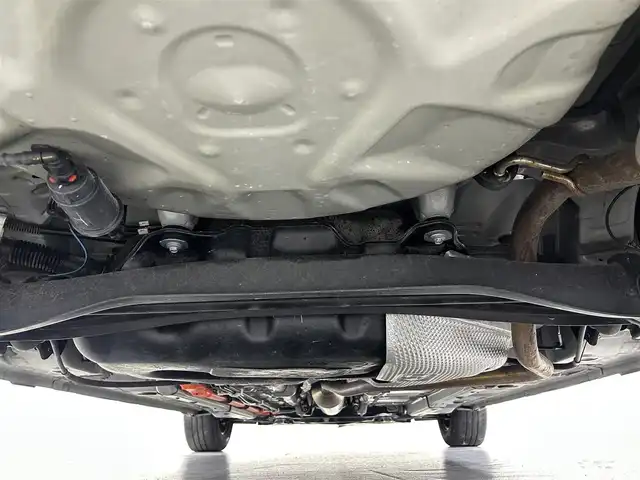 トヨタ アクア X 佐賀県 2021(令3)年 5.6万km プラチナホワイトパールマイカ 純正７インチナビ/（USB/Bluetooth）/全方位カメラ/衝突被害軽減ブレーキ/レーンアシスト/コーナーセンサー/ブラインドスポットモニター/追従型クルーズコントロール/純正ＬＥＤヘッドライト/オートハイビーム/ビルトインＥＴＣ/純正フロアマット/横滑り防止装置