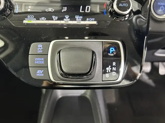 トヨタ アクア X 佐賀県 2021(令3)年 5.6万km プラチナホワイトパールマイカ 純正７インチナビ/（USB/Bluetooth）/全方位カメラ/衝突被害軽減ブレーキ/レーンアシスト/コーナーセンサー/ブラインドスポットモニター/追従型クルーズコントロール/純正ＬＥＤヘッドライト/オートハイビーム/ビルトインＥＴＣ/純正フロアマット/横滑り防止装置