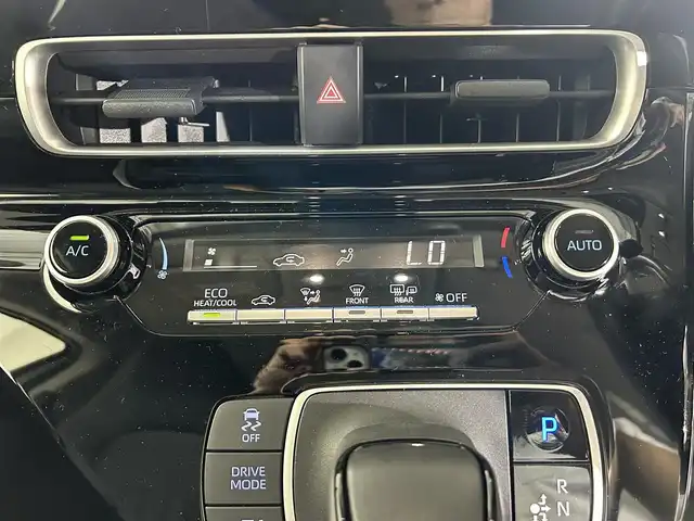 トヨタ アクア X 佐賀県 2021(令3)年 5.6万km プラチナホワイトパールマイカ 純正７インチナビ/（USB/Bluetooth）/全方位カメラ/衝突被害軽減ブレーキ/レーンアシスト/コーナーセンサー/ブラインドスポットモニター/追従型クルーズコントロール/純正ＬＥＤヘッドライト/オートハイビーム/ビルトインＥＴＣ/純正フロアマット/横滑り防止装置